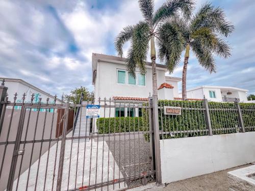 Punta Las Marias Apartment | San Juan Getaway Sleeps 6 n 9 Mins to Airport