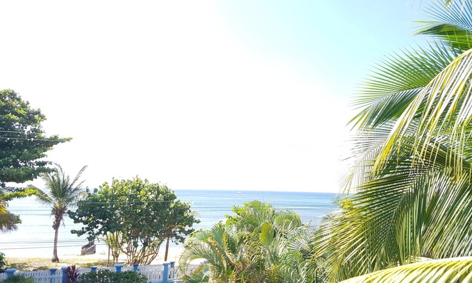 Antoneys Cay House | "Sand Castle" 2 Bedrom Cottage with Ocean View & Pool