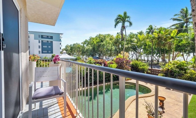 Clifton Beach Apartment | Sand Cay Beachfront Apartment 1 - 2 Bedrooms