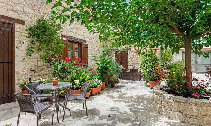 Arsos Apartment | Sanders Arsorama Great 1 Bdr Apt with Shared Patio