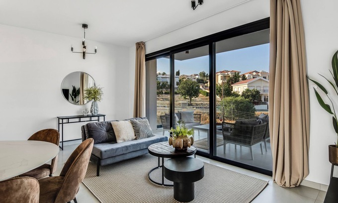 Agios Athanasios Apartment | Sanders Elgio - Precious 3-Bdr Apt with Balcony