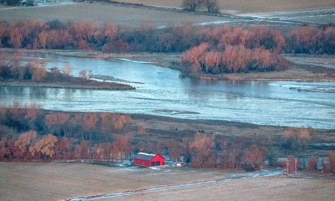 Gibbon Cabin | Sandhill Crane viewing experience of a lifetime in Nebraska on the Platte River!