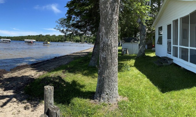 Levering House | Sandy beach and Sunset side Cottage