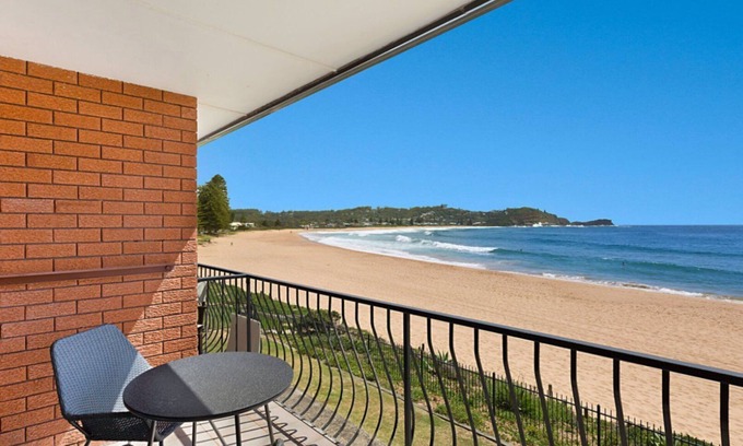 Avoca Beach Apartment | Sandy Cheeks - Sunny Beachfront Location