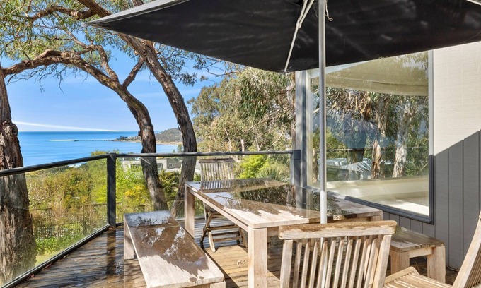 Lorne House | Sandyland - Private Pet Friendly Paradise with WiFi