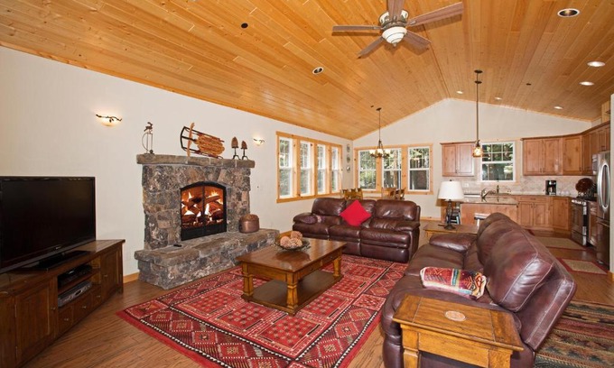 Homewood House | Sans Souci Terrace on the West Shore- 4 BR Cabin, Avail as a Ski Lease, Near Skiing!