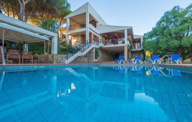Sant Andreu de Llavaneres Villa | Sant Andreu de Llavaneres Villa Sleeps 9 Pool WiFi
