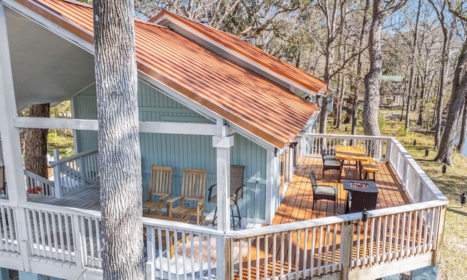 Fort White Cabin | Santa Fe River Front, Luxury Retreat near Ginnie Springs and Ichetucknee