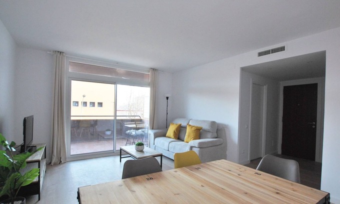 Vilassar de Mar Apartment | Santa Maria apartment - 10 minutes from the beach and train