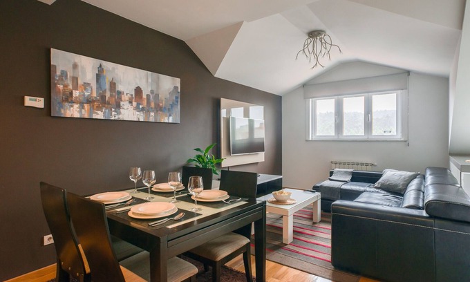 O Milladoiro Apartment | "SantaMaría III" New and modern penthouse 4km from Santiago, with WiFi-Netflix-HBO