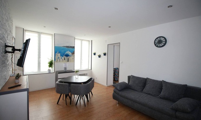 La Fere Apartment | Santorini - Design apartment in the heart of Fère