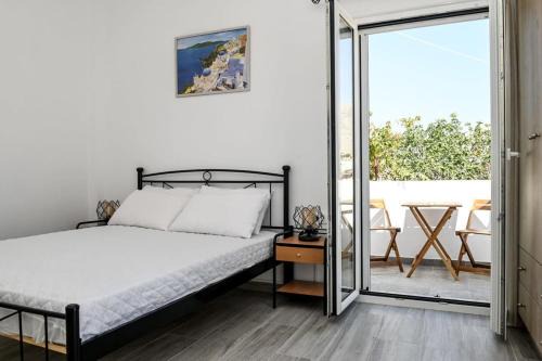 Perissa Apartment | Santorini Life Vibrant Studio Only 50m from the Beach