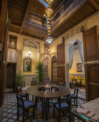El Mokhifa House | Saphiryad