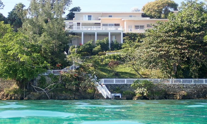 Boscobel Villa | Sapphire Reef Villa, Ocean Front on a Protected Reef, Pool, Staffed, Private