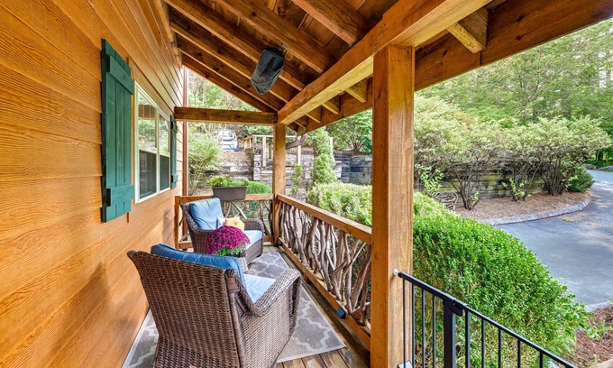 Sapphire Apartment | Sapphire Retreat Near Lakes, Trails & Waterfalls!