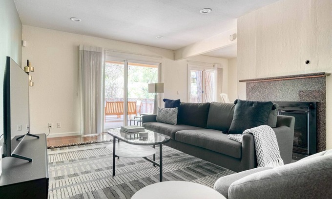 Saratoga Apartment | Saratoga 2BR w/A/C, Patio & W/D, near Highways