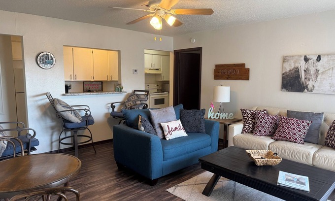 University Park Apartment | Sarge's Mojo Dojo Casa House
