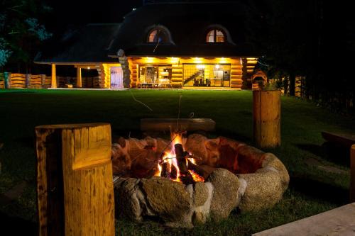 Jedwabno Villa | SASKI ZAKĄTEK, WAKACJE W BAJKOWYM DOMKU! MAZURY, SAUNA, JEZiORO, POMOST,
