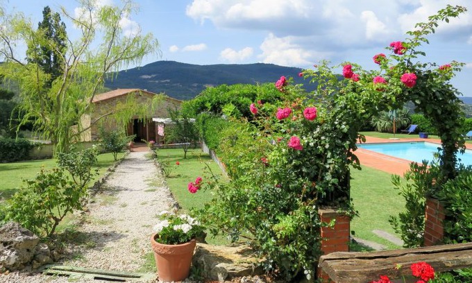 Castelnuovo di Val di Cecina Villa | Sasso Pisano Holiday Home, Sleeps 12 with Pool, Air Con and Free WiFi