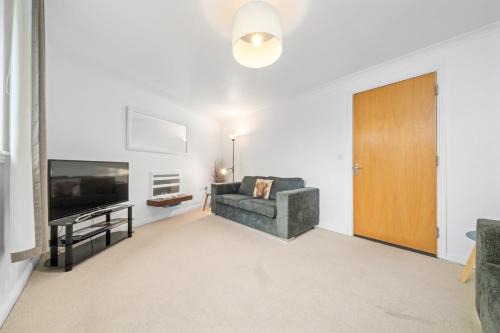Ellemford House | Saughton Suite with views of Water of Leith