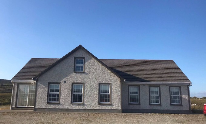 Achill Island House | Saula Bay Breathtaking Modern House on Island Time