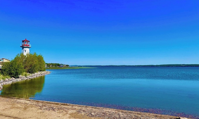 Sylvan Lake House | Sauna/Plunge @ Days @ the Lake - Lake town getaway in a quiet neighbourhood
