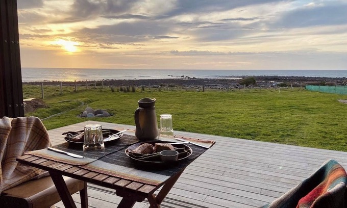 Warea House | Sauna, seafront, and architecture steps away from the Tasman Sea