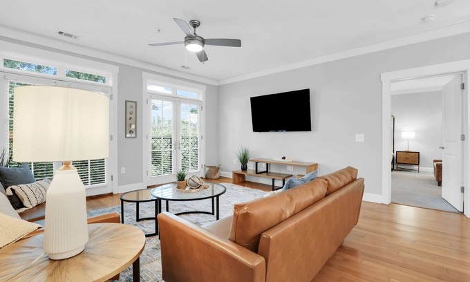 Old West Broad Neighborhood Apartment | Savannah Residences|Private Parking|5BR/4BA