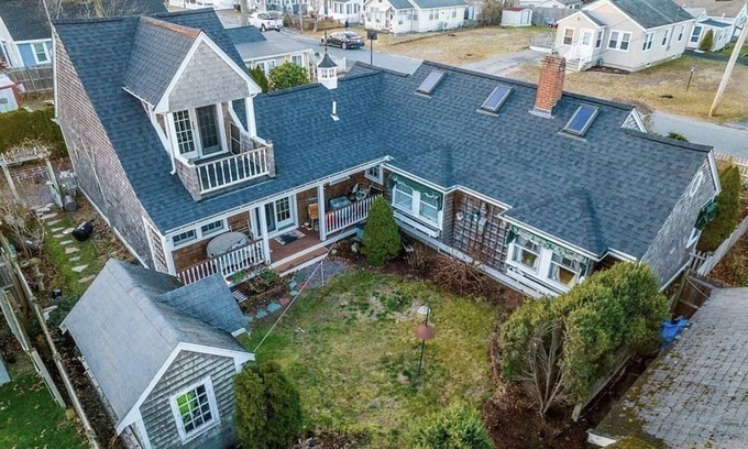 Wareham Center House | Save 10% on Fall Stays - Book by Nov 21!