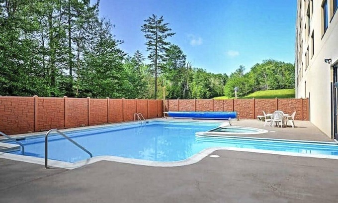Snowshoe Condo | SC 1110: Dazzling & cozy studio. Perfect summer retreat w/pool!