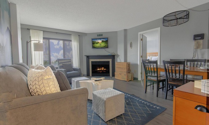 Snowshoe Condo | SC 5405: Modern 2BR w/pool. Perfect for your summer biking getaway!