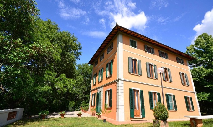 Montefiridolfi House | Scenic Trails and stone stays