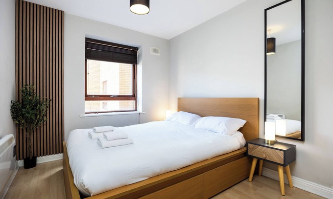 North Wall Apartment | Scandinavian-Inspired 2Bed near River Liffey