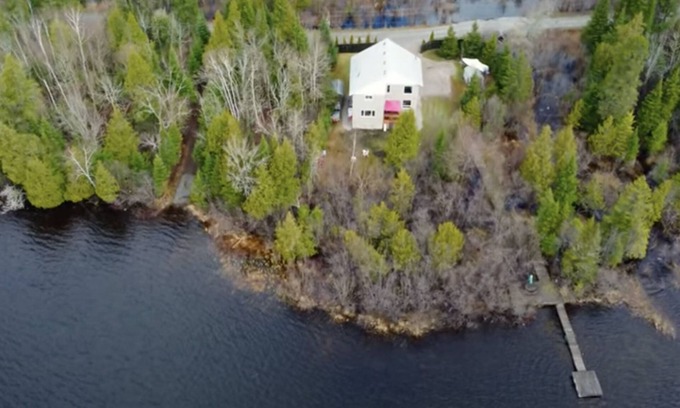 Faraday Cottage | Scandinavian Lakefront Luxury: Exquisite Cottage with Private Lake Access