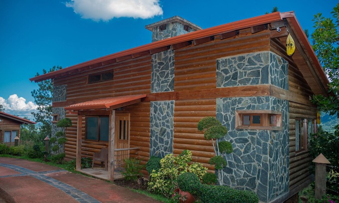 Jarabacoa Ski Chalet | Scenic and Coxy 2 Bedroom Chalet with Jacuzzi on Balcony
