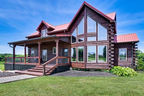 Lindseyville House | Scenic Getaway with Deck 7 Mi to Mammoth Cave Park!