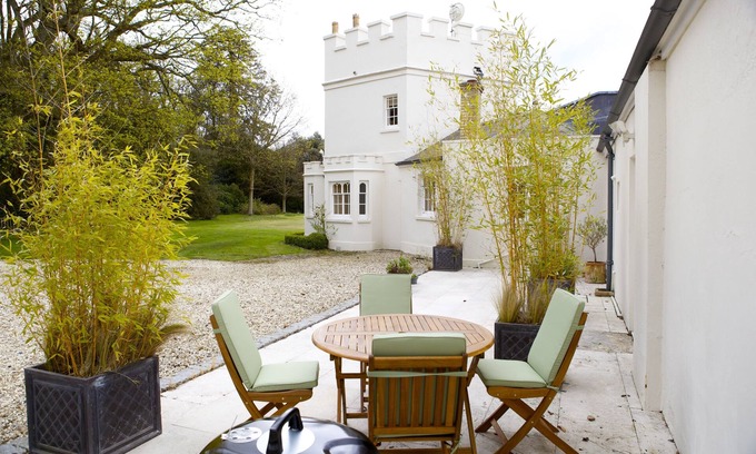 Netley House | Scenic Period Building with Sea View