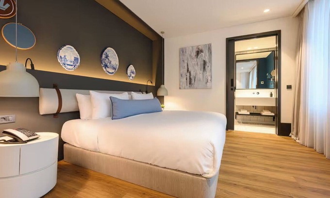 Oisterwijk Hotel | Scenic Place Minutes from Forest Paths — Relax and Explore with Free Parking