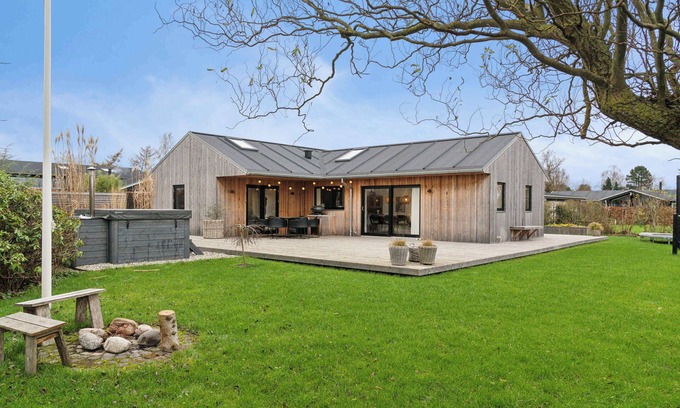 Odder House | Scenic summer house with space for the family