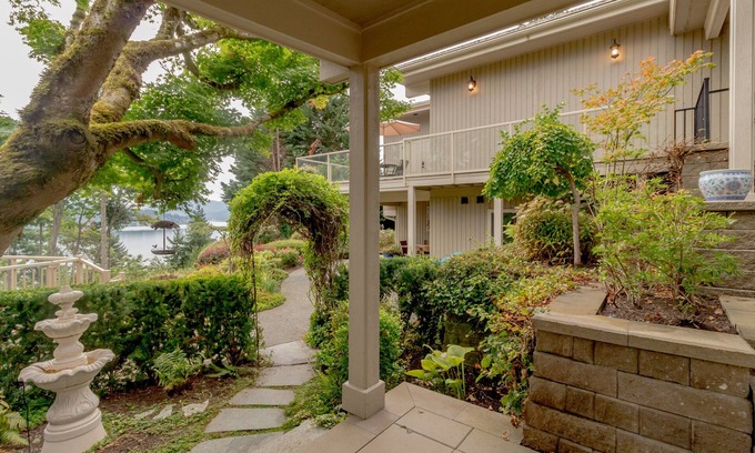 Northeast Bellevue House | Scenic view guest house including 2 suites