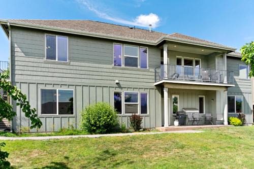 College Place House | Scenic View Retreat