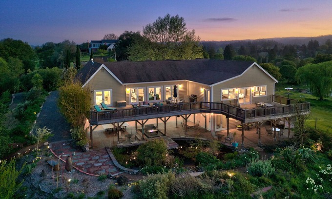Forestville House | Scenic Vista House Overlooking Russian River Valley