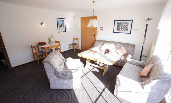 Westeraccumersiel Apartment | Schöne Ferienwohnung Windstärke12 mit Balkon