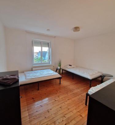 Winnenden Apartment | Schöne Wohnung mit 6 Einzelbetten, geeignet für Monteure