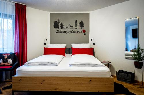 Titisee-Neustadt Apartment | Schwarzwaldmarie in Titisee mit Badewanne Sonnenbalkon TG-Stellplatz Küche