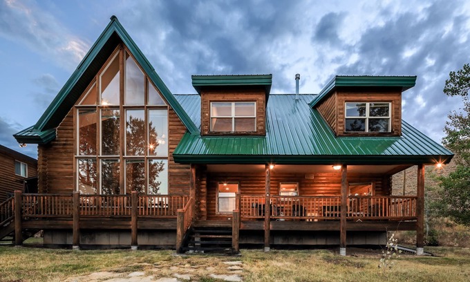 Helper Cabin | Scofield Lakefront Cabin with Private Dock