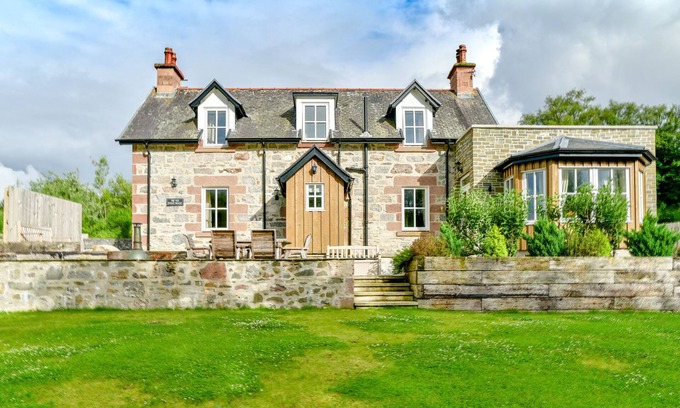 South Galson Cottage | Scottish Highland Cottages "The Old Police House" Daviot, Inverness