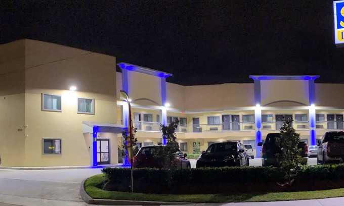 Barrett Hotel | Scottish Inn & Suites
