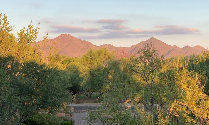 North Scottsdale Condo | Scottsdale Desert Getaway! Prime location! Quality! Comfort! Sun!