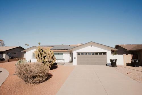 South Scottsdale Villa | Scottsdale Spacious Oasis l 10mins to Old town